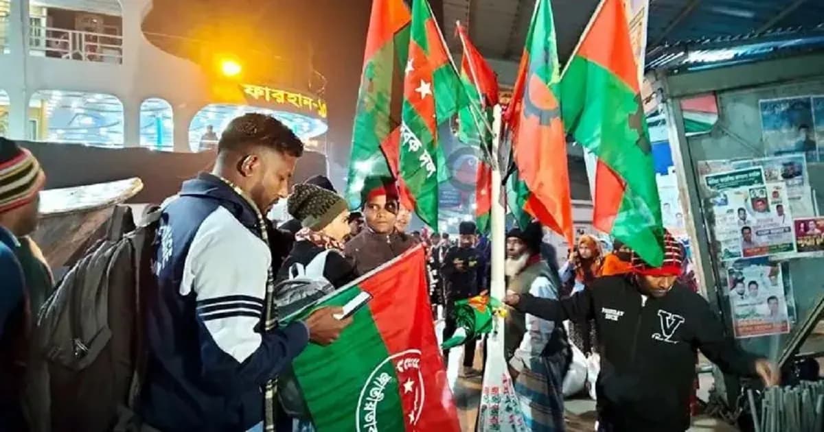 সদরঘাটে বিএনপির নেতাকর্মীদের ঘরমুখী স্রোত