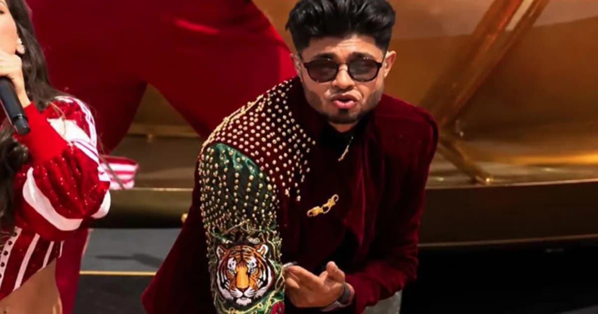 দেশে আসছেন সঞ্জয়, তার আগে এলো নতুন গান