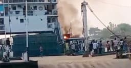এবার পাটুরিয়ায় চলন্ত ফেরিতে ভয়াবহ আগুন