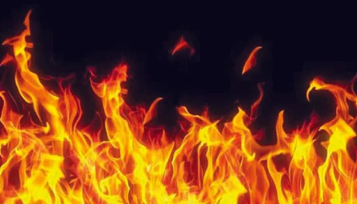 চাঁদপুরে বাজারে ভয়াবহ অগ্নিকাণ্ড, দোকান কর্মচারীর মৃত্যু