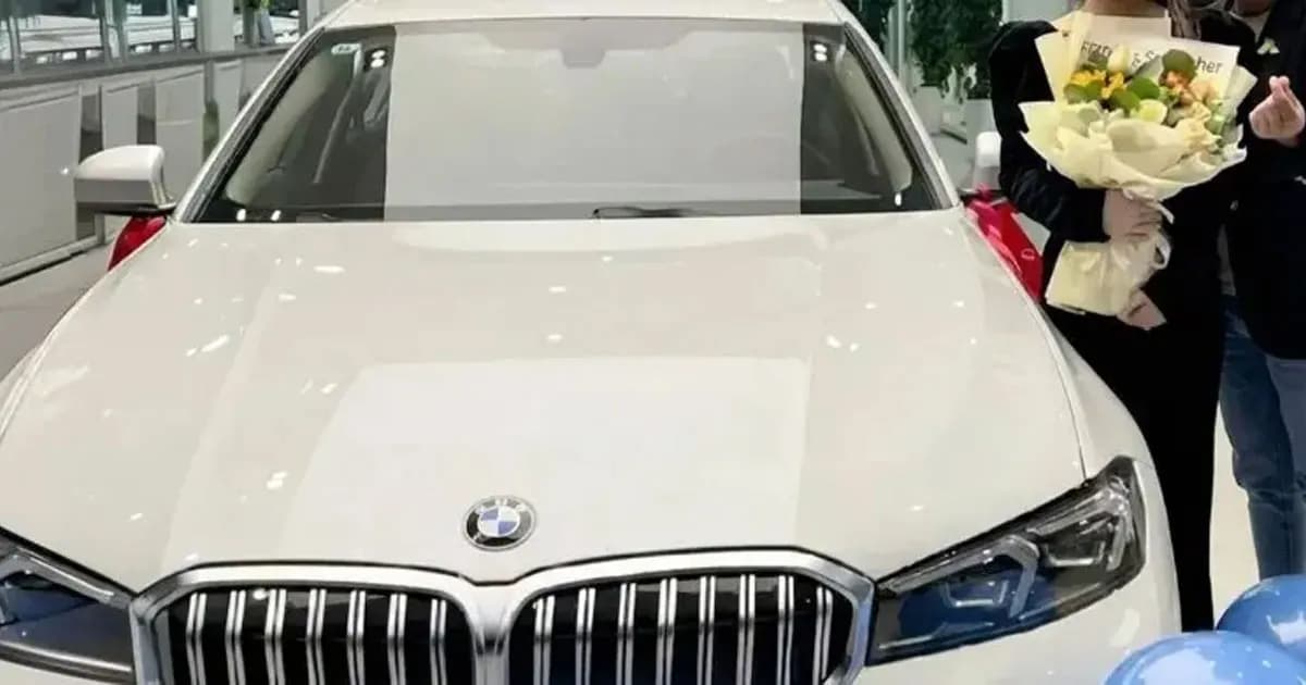 কর্মীদের যাতায়াতের কষ্ট দেখে বিএমডব্লিউ উপহার দিলেন ব্যবসায়ী
