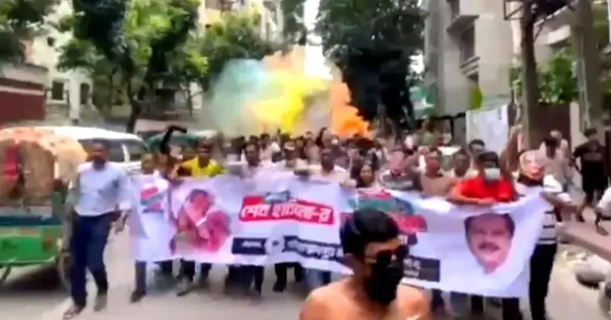 ধানমন্ডিতে আ. লীগের ঝটিকা মিছিল: ককটেল বিস্ফোরণ, আটক ৪