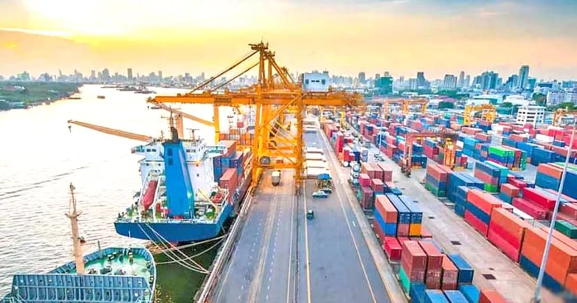 অনির্দিষ্টকালের ধর্মঘটে অচল চট্টগ্রাম বন্দর