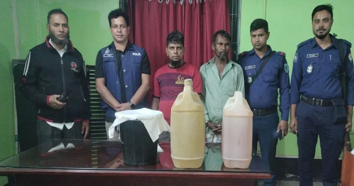 পীরগাছায় পুলিশের অভিযানে মদসহ দুই মাদক কারবারি গ্রেফতার