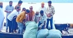 সন্ধ্যা নদীর ভয়াবহ ভাঙন রোধে নেছারাবাদে জিওব্যাগ ফেলার উদ্বোধন