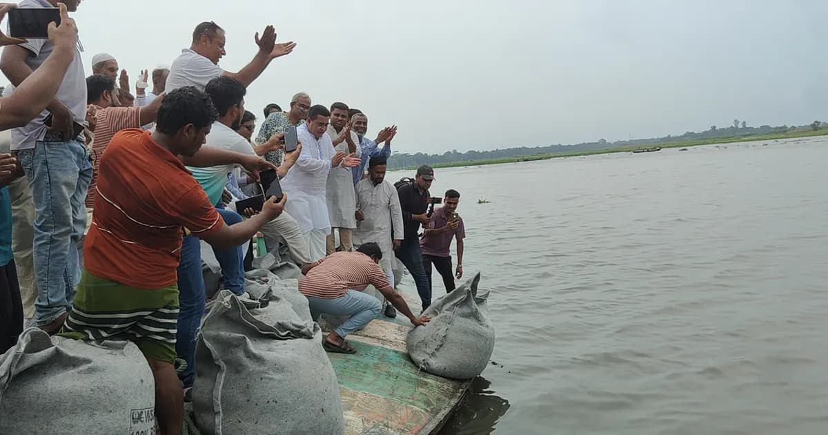 বাঞ্ছারামপুরে তিতাস নদীর তীরে জিও ব্যাগ নিক্ষেপ কাজের উদ্বোধন