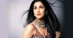 সোশ্যাল মিডিয়া তর্কের বাইরে রুক্মিণীর ইতিবাচক মনোভাব