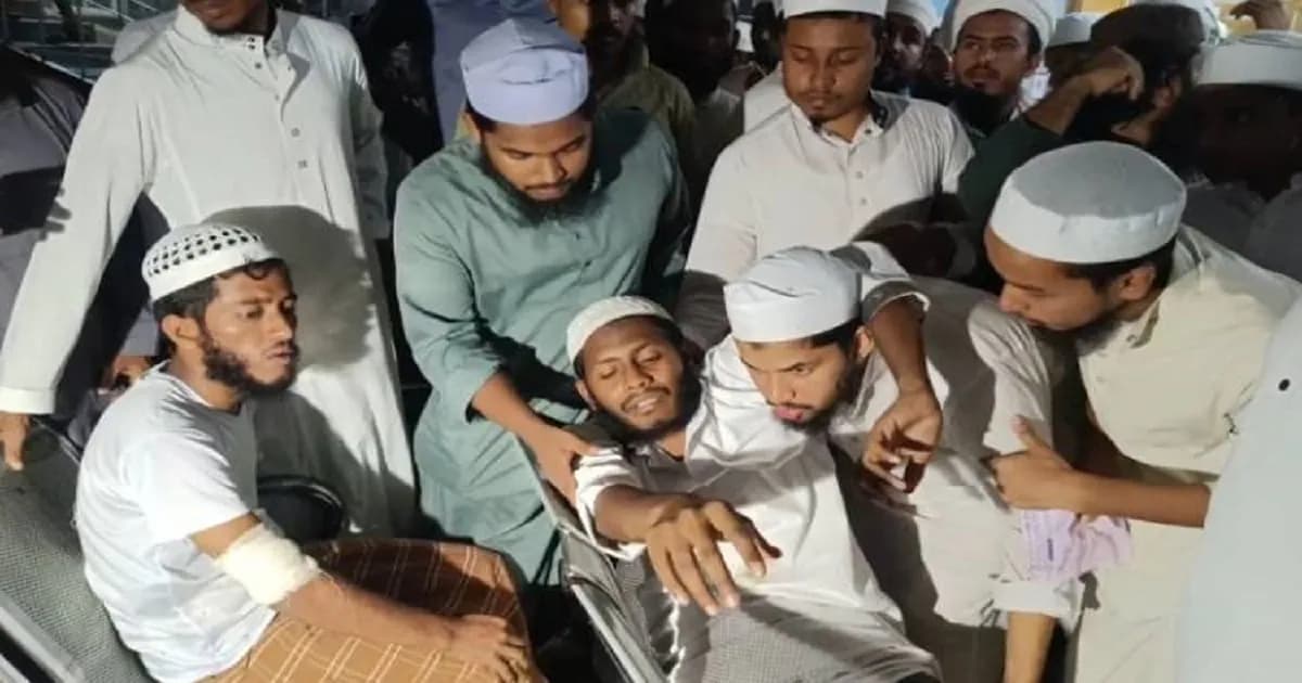 গান বাজানো নিয়ে পুলিশ-মাদরাসা শিক্ষার্থীদের সংঘর্ষ, আহত ২০