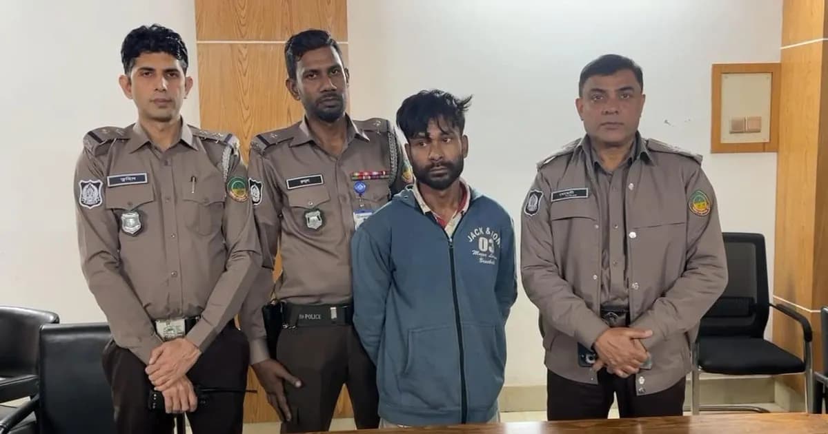 টঙ্গীতে গভীর রাতে অভিযান, ইউএসএ পিস্তলসহ যুবক গ্রেফতার