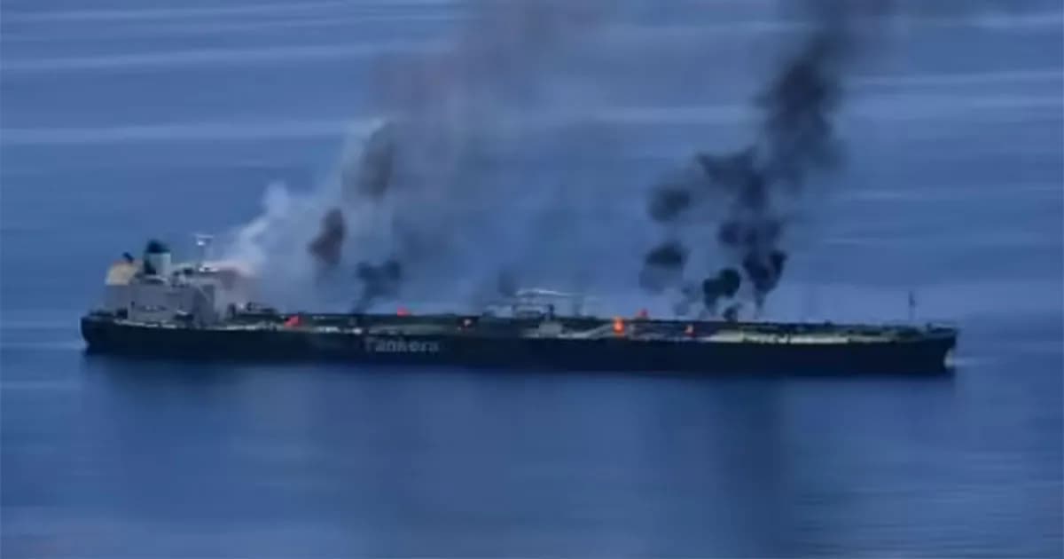 ওমান উপকূলে যুক্তরাষ্ট্রের সামরিক জাহাজে ইরানের হামলা