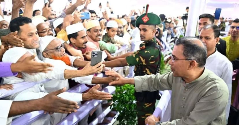 জাতীয় ঈদগাহে মুসল্লিদের সঙ্গে প্রধানমন্ত্রীর শুভেচ্ছা বিনিময়