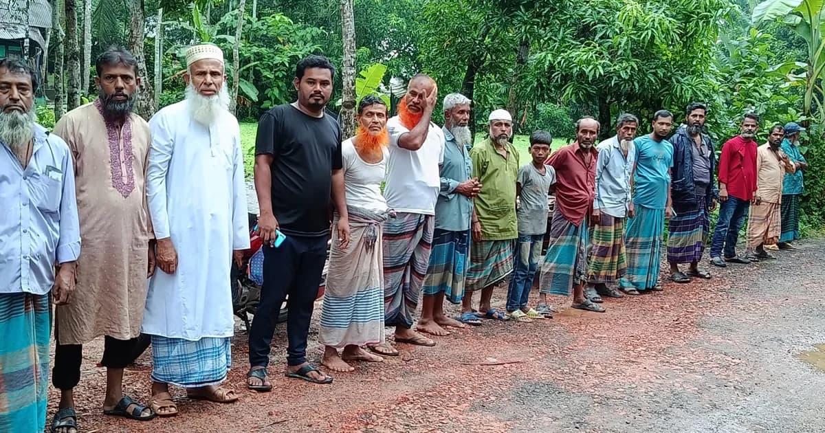 দেড় বছর ধরে বন্ধ সড়ক সংস্কার, নলছিটিতে মানববন্ধন