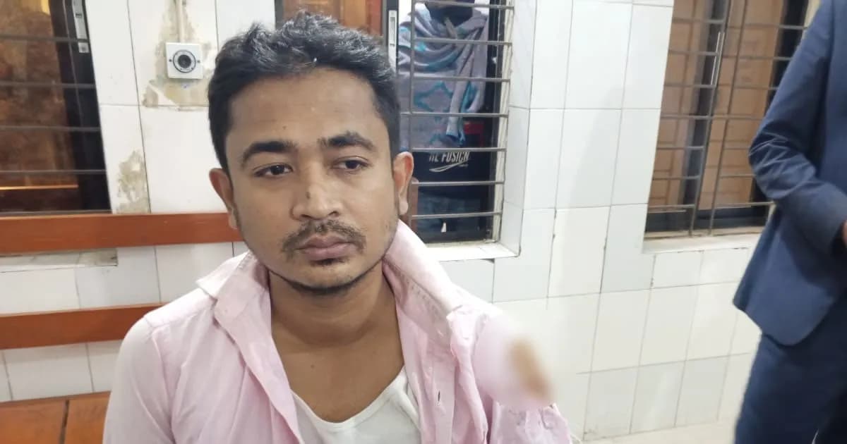 বাউফলে রূপালী ব্যাংকের কোষাধক্ষের উপর আকস্মিক হামলা