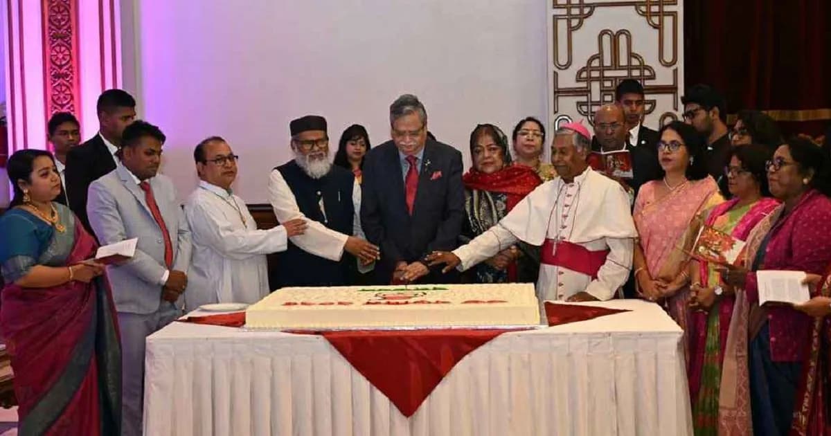 বড়দিনে বঙ্গভবনে শুভেচ্ছা বিনিময় করেছেন রাষ্ট্রপতি