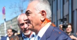 বার্লিনে রেজা পাহলভির ওপর রং নিক্ষেপ