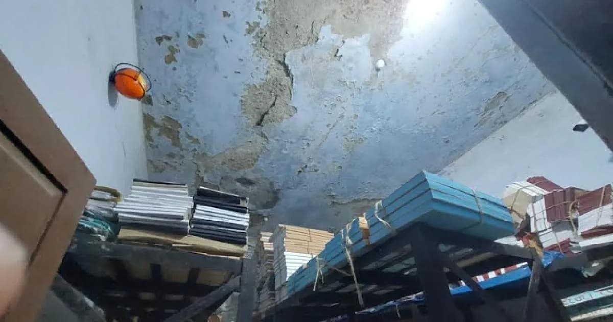 পলাশে ভূমিকম্পে সাবরেজিস্ট্রার অফিসে ফাটল