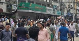 পাল্টাপাল্টি স্লোগানে উত্তপ্ত ইসলামী ব্যাংকের প্রধান কার্যালয়