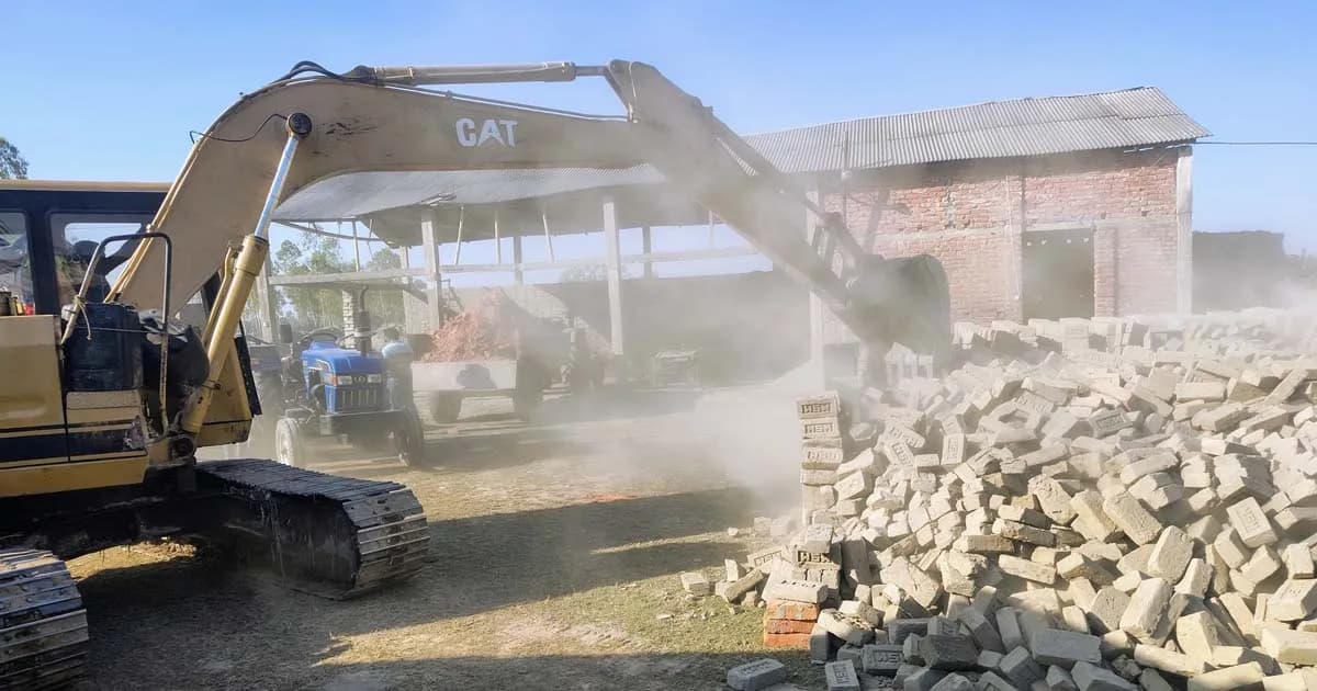 লালমনিরহাটে অবৈধ ইটভাটায় প্রশাসনের যৌথ অভিযান