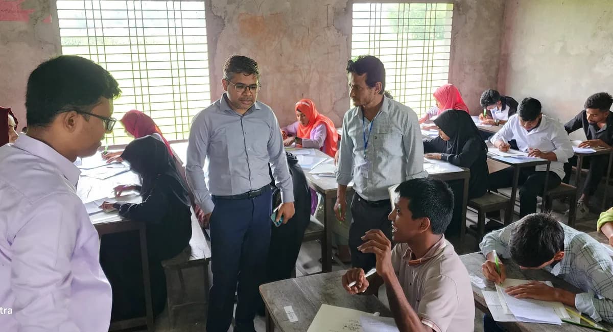 ইউএনও’র সহায়তায় এসএসসিতে অংশ নিলো প্রতিবন্ধী শিক্ষার্থী