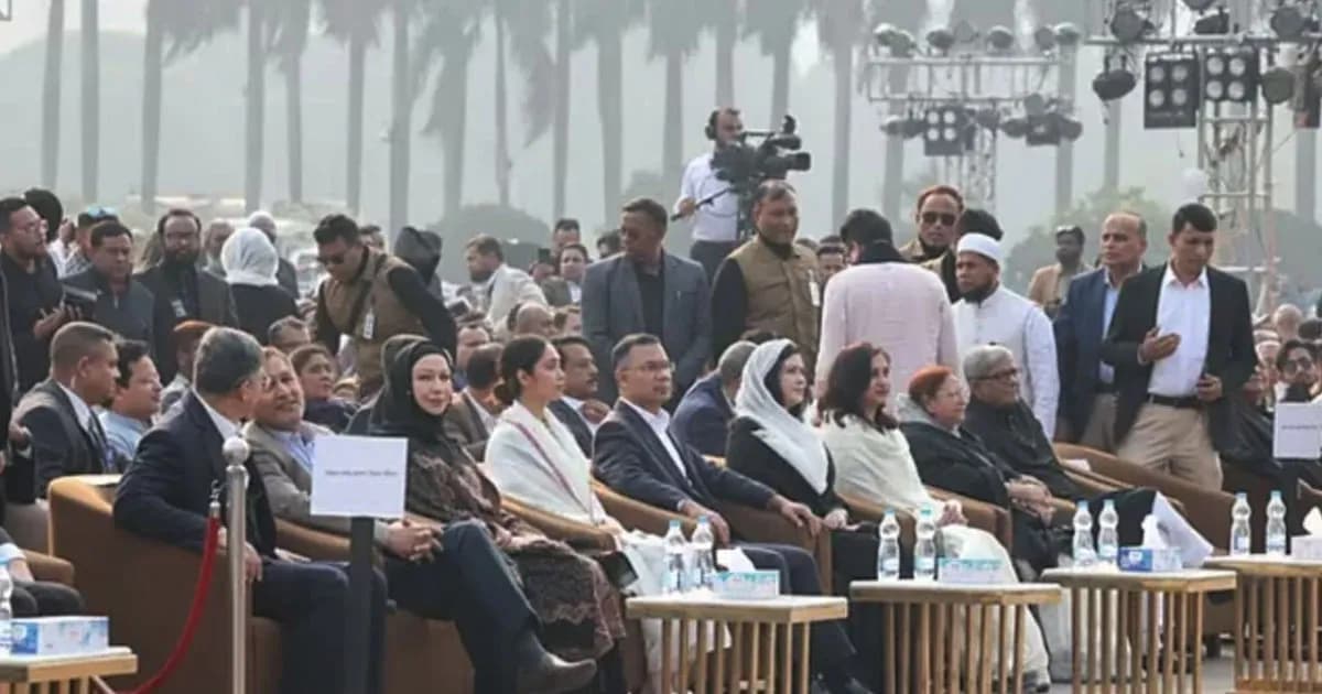 খালেদা জিয়ার স্মরণে শোকসভায় সপরিবারে এলেন তারেক রহমান