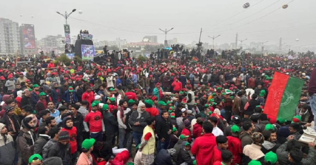 এভারকেয়ারের সামনে বিএনপি নেতাকর্মীদের ঢল