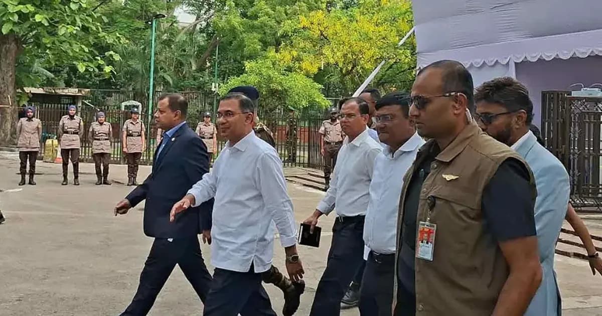 নিরাপত্তার বাধা ছাড়িয়ে সাধারণ মানুষের মাঝে তারেক রহমান