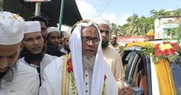 ১৭ বছর ইমামতির পর ফুল ছিটিয়ে রাজকীয় বিদায় পেলেন ইমাম