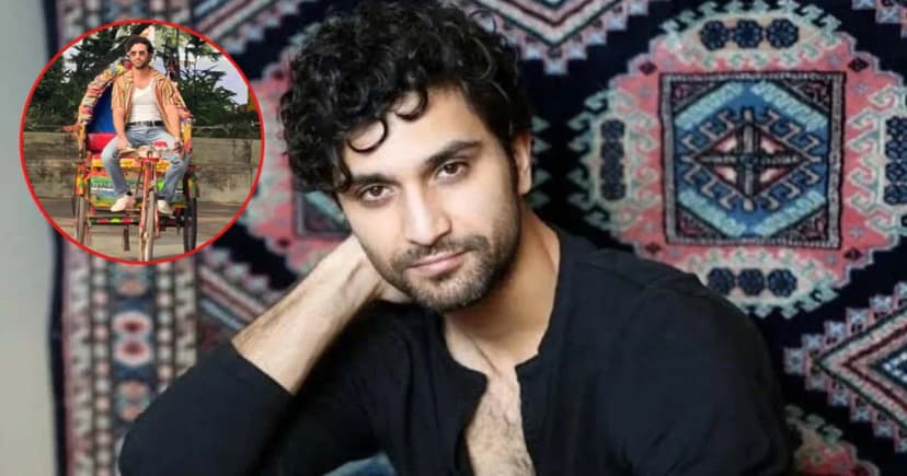 ঢাকায় রিকশা চালালেন আহাদ রাজা মীর