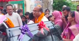৩৯ বছরের শিক্ষাসেবা শেষে রাজকীয় বিদায় পেলেন প্রধান শিক্ষক