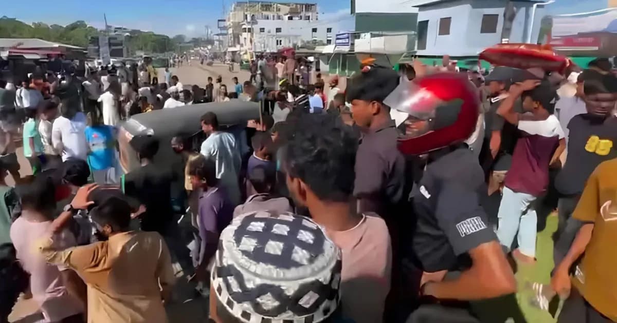 নবীনবরণ ঘিরে সুনামগঞ্জে ছাত্রদল-শিবিরের সংঘর্ষ, আহত ৪০