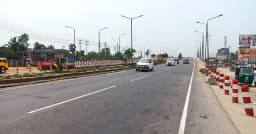 দুর্ভোগের মহাসড়কে হাসিমুখে বাড়ি ফিরছে মানুষ