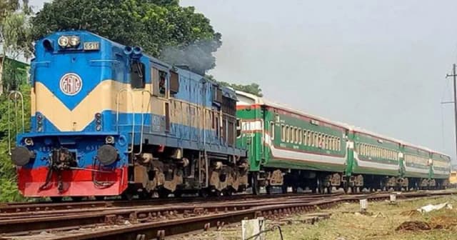 অতিরিক্ত চাপ সামলাতে ২ রুটে যোগ হচ্ছে ৪ জোড়া বিশেষ ট্রেন