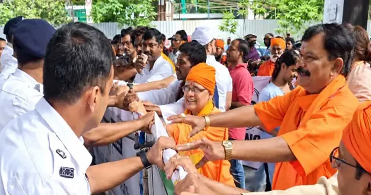 কলকাতায় বাংলাদেশ মিশন ঘেরাওয়ের চেষ্টা, পুলিশের সঙ্গে ধস্তাধস্তি