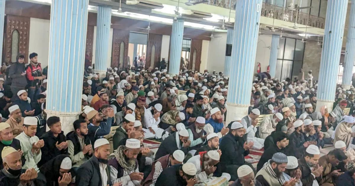 খালেদা জিয়ার রুহের মাগফিরাত কামনায় বায়তুল মোকাররমে বিশেষ দোয়া