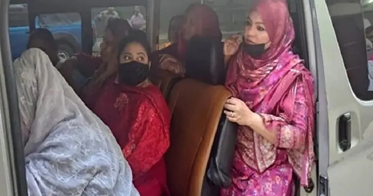 ধানমন্ডিতে আ.লীগের ঝটিকা মিছিল, নেত্রীসহ গ্রেফতার ৮