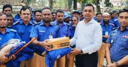 বাউফলে গ্রাম পুলিশের মাঝে সরকারি পোশাক ও সরঞ্জাম বিতরণ