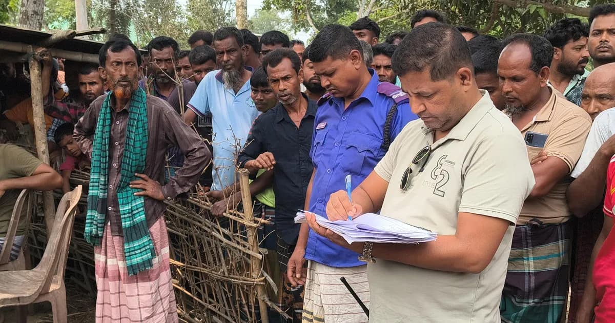 নওগাঁর পত্নীতলায় গাছ থেকে যুবকের ঝুলন্ত মরদেহ উদ্ধার