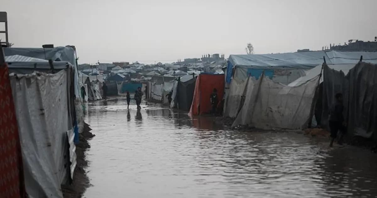 গাজায় বৃষ্টি ও তীব্র শীতে চরম মানবিক বিপর্যয়