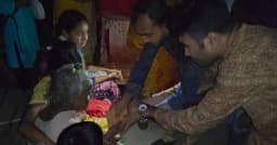 খালে ভেসে যাচ্ছিলেন বৃদ্ধা, হাত বাড়িয়ে দিল শিশু মারিয়া অতঃপর...