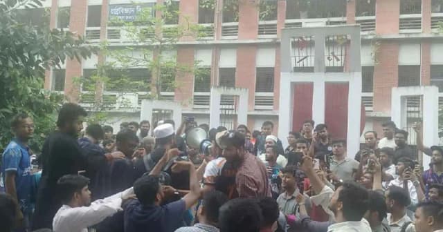 ফের কঠোর কর্মসূচির পথে সাত কলেজের শিক্ষার্থীরা