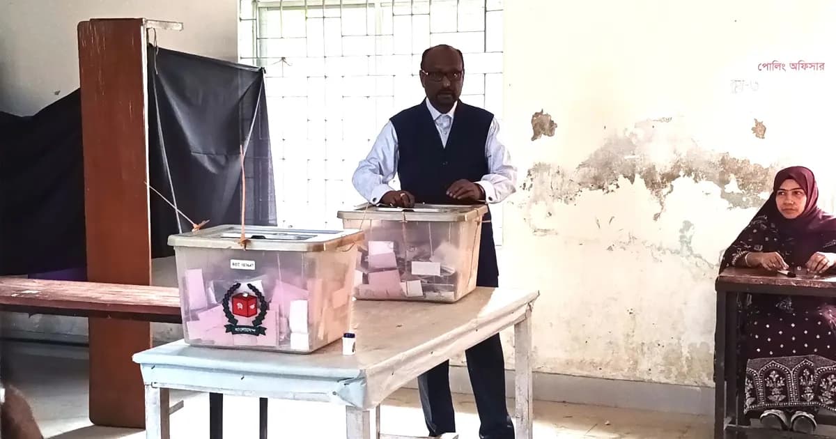 ১৭ বছর পর ভোটাধিকার প্রয়োগ করলেন মৌলভীবাজারের প্রবাসীরা