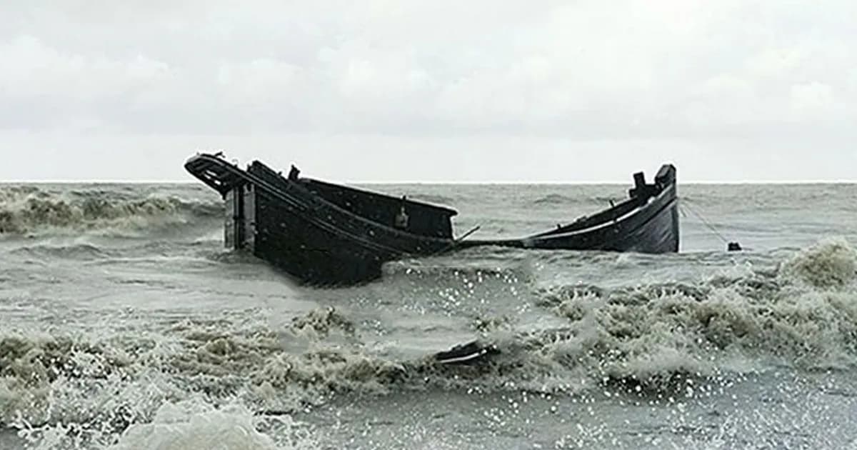 সাগরে ট্রলির ধাক্কায় ট্রলার ডুবিতে জেলে নিহত, নিখোঁজ ১