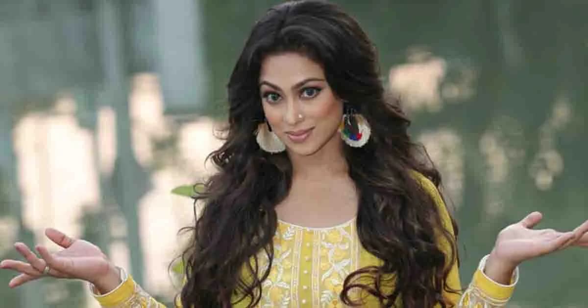 এবার চিত্রনায়িকা পপিকে আইনি নোটিশ