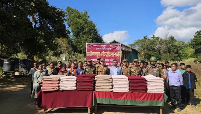 বান্দরবানের দুর্গম এলাকায় শীতবস্ত্র বিতরণ করল সেনাবাহিনী