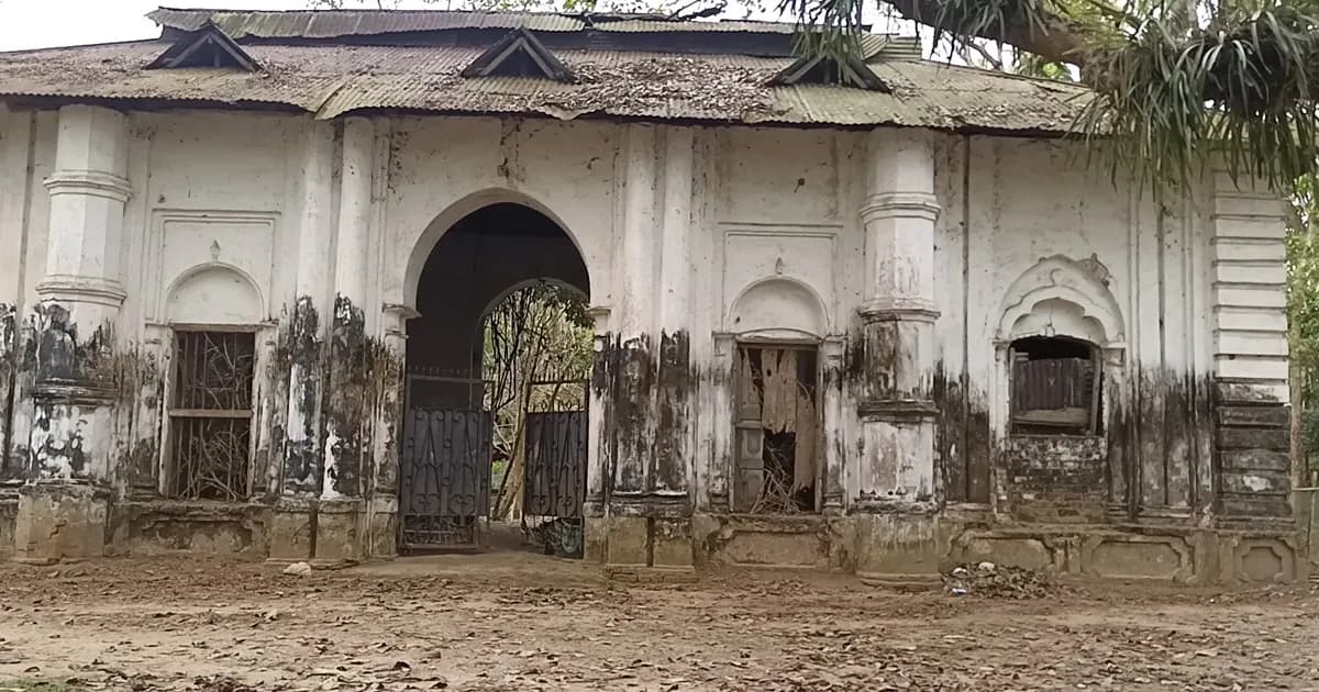 মৌলভীবাজারে ৩০০ বছরের পুরোনো মুন্সিবাড়ি জমিদার বাড়ি ধ্বংসের মুখে