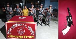 বেনাপোল সীমান্তে পিস্তলসহ যুবক আটক