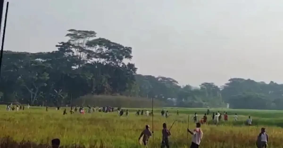 মসজিদ কমিটি নিয়ে সংঘর্ষে ককটেল বিস্ফোরণ, বাড়িঘরে আগুন-লুটপাট