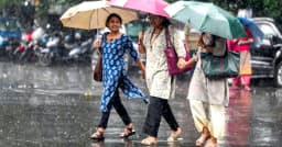 সারাদেশে টানা পাঁচ দিন বজ্রসহ বৃষ্টির আভাস