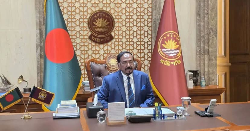বঙ্গভবনে দাপ্তরিক কার্যক্রম শুরু করলেন ভারপ্রাপ্ত রাষ্ট্রপতি