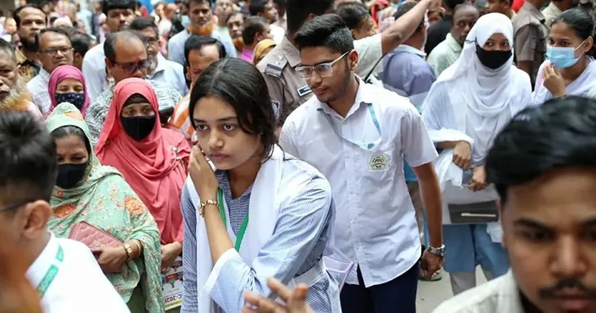 এবারের এসএসসি পরীক্ষায় ছাত্রীর সংখ্যা কম, ছাত্র বেশি